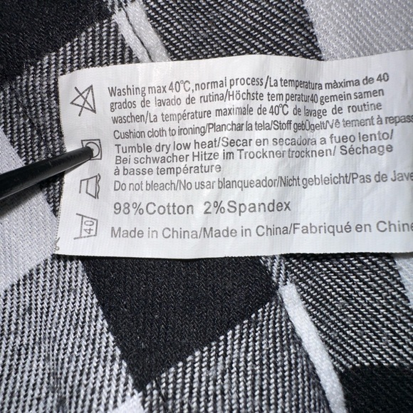 Zeagoo Black & White Buffalo Plaid Shirt
Size: Medium Warm Office School - Picture 6 of 8